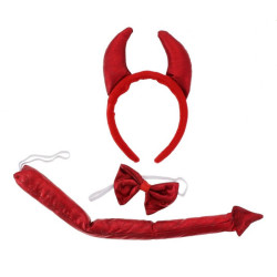 Satin Devil, Ördög jelmez...