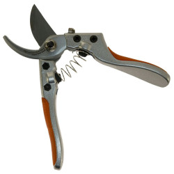 Metszőolló nyomásra nyíló...